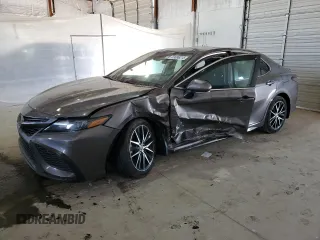 2022 Toyota Camry SE z VIN 4T1T11AK3NU628548, wystawiony jako Copart lot #53696215 z przebiegiem 41 545 mil mil oraz Szkoda całkowita • Salvage title. Historia ofert i sprzedaży dostępna na DreamBid. Obrazek 1.