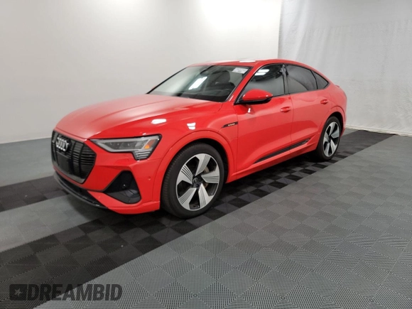 2021 Audi e-tron Sportback Prestige z VIN WA13AAGEXMB030421, wystawiony jako Copart lot #58747825 z przebiegiem 55 896 mil mil oraz Tytuł czysty. Historia ofert i sprzedaży dostępna na DreamBid. Obrazek 2.
