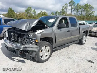 2007 Chevrolet Silverado 1500 LT w/1LT with VIN 3GCEC13J27G510315, listed as a IAAI auction lot 41509767 with 273,602 mi miles. Bid and sale history available at carsss.com. Image 2.