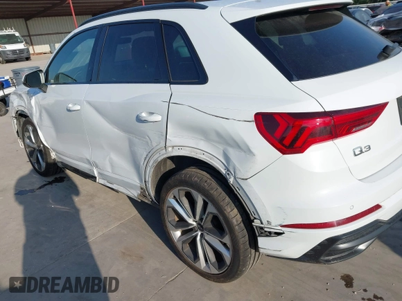 2021 Audi Q3 S line Premium z VIN WA1DECF35M1063868, wystawiony jako IAAI lot #42247128 z przebiegiem 89 959 mil mil oraz . Historia ofert i sprzedaży dostępna na DreamBid. Obrazek 17.