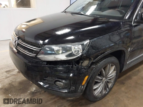 2013 Volkswagen Tiguan SE z VIN WVGBV7AX3DW508802, wystawiony jako IAAI lot #41471406 z przebiegiem 102 426 mil mil oraz . Historia ofert i sprzedaży dostępna na DreamBid. Obrazek 6.