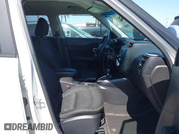 2016 Kia Soul + z VIN KNDJP3A51G7238839, wystawiony jako IAAI lot #42486612 z przebiegiem 95 262 mil mil oraz . Historia ofert i sprzedaży dostępna na DreamBid. Obrazek 5.