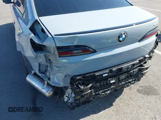 2023 BMW 7 Series 740i z VIN WBA23EH01PCM45774, wystawiony jako IAAI lot #42179372 z przebiegiem 12 033 mil mil oraz . Historia ofert i sprzedaży dostępna na DreamBid. Obrazek 6.