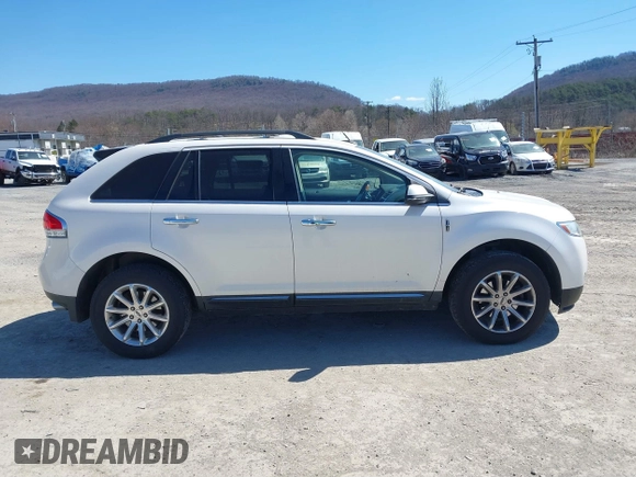 2015 Lincoln MKX with VIN 2LMDJ8JK5FBL28180, listed as a IAAI auction lot 41902983 with 112,790 mi miles. Bid and sale history available at carsss.com. Image 13.
