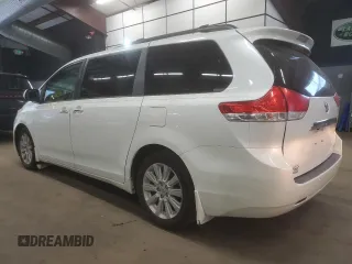 2012 Toyota Sienna XLE z VIN 5TDDK3DC0CS039531, wystawiony jako Copart lot #55458635 z przebiegiem 211 851 mil mil oraz Czysty tytuł • Clean title. Historia ofert i sprzedaży dostępna na DreamBid. Obrazek 2.