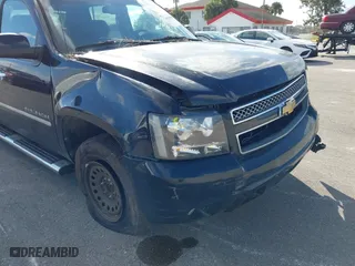 2013 Chevrolet Avalanche LTZ with VIN 3GNMCGE05DG351022, listed as a IAAI auction lot 41138090 with 197,159 mi miles. Bid and sale history available at carsss.com. Image 17.