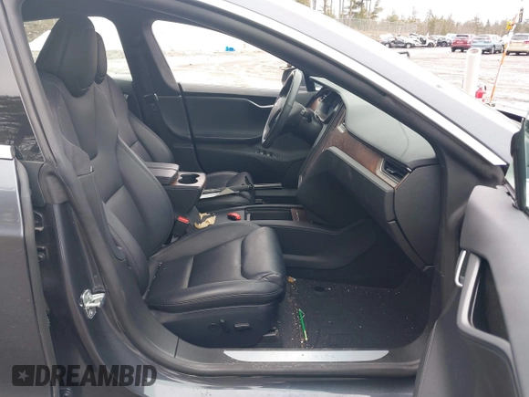 2020 Tesla Model S Long Range z VIN 5YJSA1E26LF413519, wystawiony jako IAAI lot #41742512 z przebiegiem 40 765 mil mil oraz . Historia ofert i sprzedaży dostępna na DreamBid. Obrazek 5.