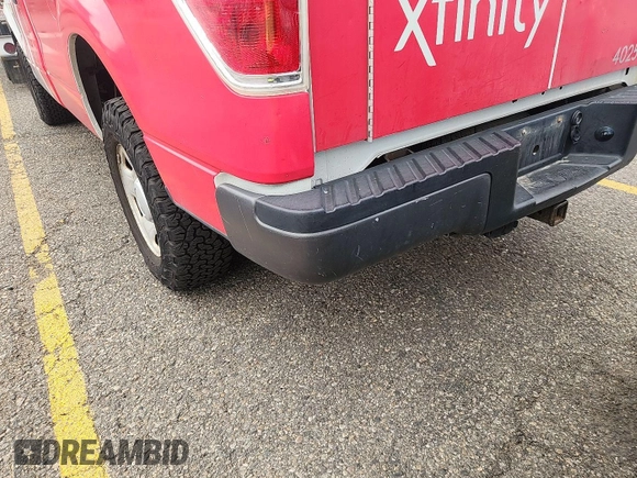 2009 Ford F-150 XL z VIN 1FTPF14V59KA70992, wystawiony jako IAAI lot #42737715 z przebiegiem 257 210 mil mil oraz . Historia ofert i sprzedaży dostępna na DreamBid. Obrazek 23.