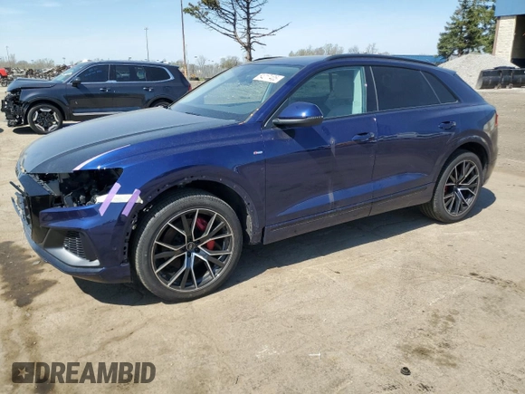 2023 Audi Q8 Premium Plus z VIN WA1EVBF1XPD017663, wystawiony jako Copart lot #54017405 z przebiegiem 22 800 mil mil oraz Czysty tytuł • Clean title. Historia ofert i sprzedaży dostępna na DreamBid. Obrazek 1.