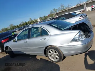 2003 Mercedes-Benz C 320 с VIN WDBRF64J73F381521, выставлен на аукционе IAAI как лот 41970103 с пробегом 119 180 миль миль и . История ставок и продаж доступна на DreamBid. Изображение 14.