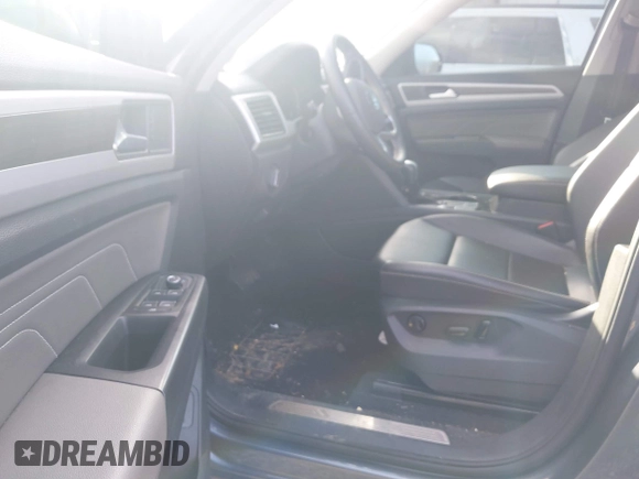 2022 Volkswagen Atlas SE with VIN 1V2JR2CA6NC518824, listed as a IAAI auction lot 42334150 with 88,184 mi miles and . Bid and sale history available at DreamBid. Image 5.
