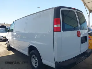 2013 Chevrolet Express Cargo z VIN 1GCWGFCA6D1145640, wystawiony jako IAAI lot #42379485 z przebiegiem 174 877 mil mil oraz . Historia ofert i sprzedaży dostępna na DreamBid. Obrazek 3.