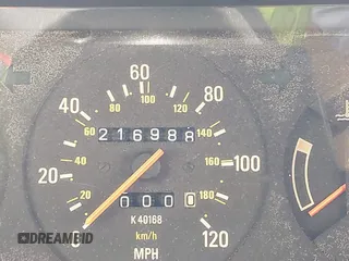 1992 Volvo 240 z VIN YV1AS8802N1473105, wystawiony jako IAAI lot #42298116 z przebiegiem 216 988 mil mil oraz . Historia ofert i sprzedaży dostępna na DreamBid. Obrazek 7.