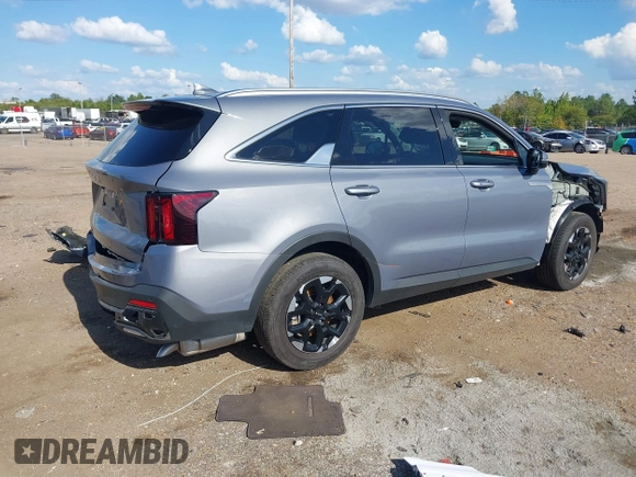 2024 Kia Sorento S z VIN 5XYRL4JC1RG265371, wystawiony jako IAAI lot #40450437 z przebiegiem 14 620 mil mil oraz . Historia ofert i sprzedaży dostępna na DreamBid. Obrazek 4.