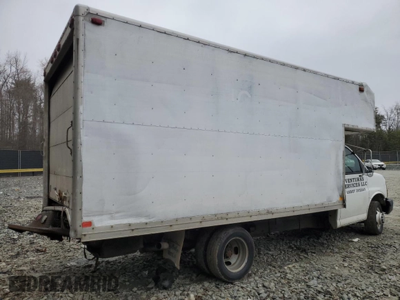 2005 Chevrolet Express Commercial C7L DRW with VIN 1GBJG31U251204341, listed as a Copart auction lot 48927935 with 220,497 mi miles and Salvage Title. Bid and sale history available at carsss.com. Image 3.