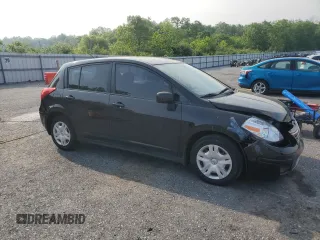 2011 Nissan Versa S z VIN 3N1BC1CP4BL509998, wystawiony jako Copart lot #58521975 z przebiegiem 118 689 mil mil oraz Szkoda całkowita • Salvage title. Historia ofert i sprzedaży dostępna na DreamBid. Obrazek 4.