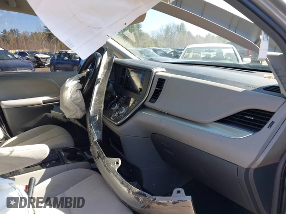 2016 Toyota Sienna LE AAS with VIN 5TDKK3DC6GS711315, listed as a IAAI auction lot 41958420 with 175,413 mi miles. Bid and sale history available at carsss.com. Image 5.