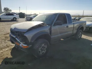 2002 Chevrolet S-10 LS with VIN 1GCCT19W628153388, listed as a Copart auction lot 47499415 with 171,329 mi miles and Salvage Title. Bid and sale history available at carsss.com. Image 1.