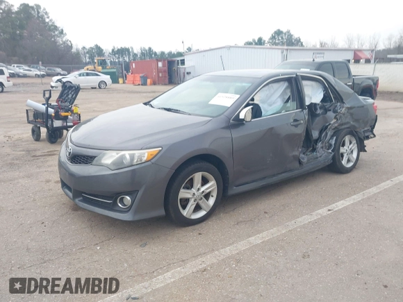 2014 Toyota Camry L with VIN 4T1BF1FKXEU813606, listed as a IAAI auction lot 41528889 with 252,866 mi miles. Bid and sale history available at carsss.com. Image 21.