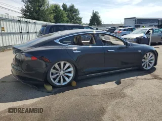 2013 Tesla Model S z VIN 5YJSA1CN8DFP22679, wystawiony jako Copart lot #64195095 z przebiegiem Nie podano mil oraz Czysty tytuł • Clean title. Historia ofert i sprzedaży dostępna na DreamBid. Obrazek 3.