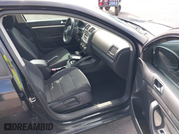 2010 Volkswagen Jetta S z VIN 3VWJZ7AJ9AM079352, wystawiony jako IAAI lot #42360317 z przebiegiem 160 813 mil mil oraz . Historia ofert i sprzedaży dostępna na DreamBid. Obrazek 5.