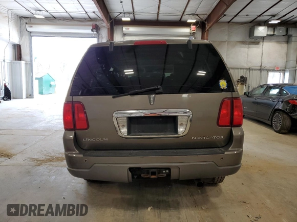 2003 Lincoln Navigator Luxury z VIN 5LMFU28RX3LJ26844, wystawiony jako Copart lot #56039125 z przebiegiem 134 224 mil mil oraz Nie do naprawy • Non repairable. Historia ofert i sprzedaży dostępna na DreamBid. Obrazek 6.