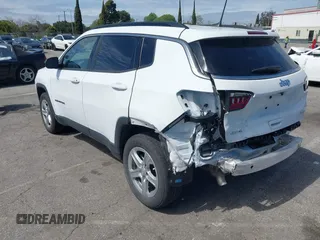 2023 Jeep Compass Latitude z VIN 3C4NJDBN1PT538478, wystawiony jako IAAI lot #41804312 z przebiegiem 14 228 mil mil oraz . Historia ofert i sprzedaży dostępna na DreamBid. Obrazek 3.
