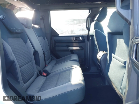 2021 Ford Bronco z VIN 1FMEE5DP7MLA93692, wystawiony jako IAAI lot #42222219 z przebiegiem 18 982 mil mil oraz . Historia ofert i sprzedaży dostępna na DreamBid. Obrazek 8.