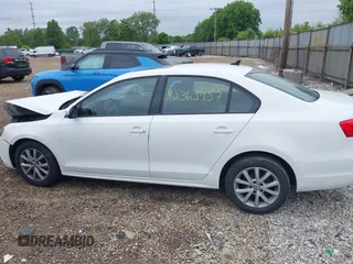 2012 Volkswagen Jetta SE с VIN 3VWDX7AJ5CM062621, выставлен на аукционе IAAI как лот 42365957 с пробегом 95 374 миль миль и . История ставок и продаж доступна на DreamBid. Изображение 14.