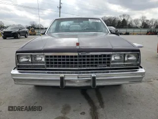 1987 GMC Caballero z VIN 3GTCW80H3HS801798, wystawiony jako Copart lot #49308615 z przebiegiem 91 576 mil mil oraz Tytuł czysty. Historia ofert i sprzedaży dostępna na DreamBid. Obrazek 5.
