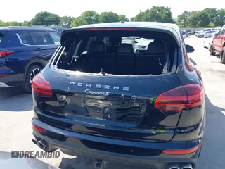 2017 Porsche Cayenne S с VIN WP1AB2A24HLA52279, выставлен на аукционе IAAI как лот 42194273 с пробегом 93 738 миль миль и . История ставок и продаж доступна на DreamBid. Изображение 17.