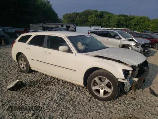 2008 Dodge Magnum SXT with VIN 2D4FV37V68H242364, listed as a Copart auction lot 67796624 with 232,497 mi miles and Salvage Title. Bid and sale history available at carsss.com. Image 4.