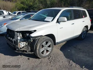 2013 Toyota Highlander Limited with VIN 5TDYK3EH8DS136795, listed as a IAAI auction lot 41642332 with 155,261 mi miles. Bid and sale history available at carsss.com. Image 2.