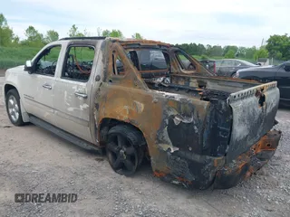 2013 Chevrolet Avalanche LTZ z VIN 3GNTKGE74DG155276, wystawiony jako IAAI lot #42346808 z przebiegiem Nie podano mil oraz . Historia ofert i sprzedaży dostępna na DreamBid. Obrazek 3.