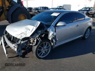 2005 Scion tC z VIN JTKDE177750019561, wystawiony jako IAAI lot #41045961 z przebiegiem Nie podano mil oraz . Historia ofert i sprzedaży dostępna na DreamBid. Obrazek 2.