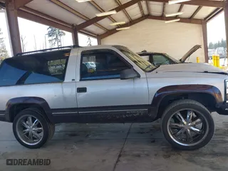 1996 Chevrolet Tahoe with VIN 3GNEK18R5TG157667, listed as a IAAI auction lot 41677181 with 190,849 mi miles. Bid and sale history available at carsss.com. Image 13.
