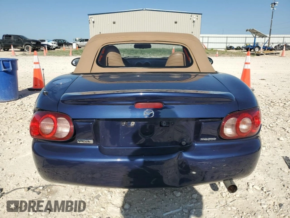 2002 Mazda MX-5 Miata Cloth z VIN JM1NB353720231873, wystawiony jako Copart lot #52398015 z przebiegiem 90 077 mil mil oraz Szkoda całkowita • Salvage title. Historia ofert i sprzedaży dostępna na DreamBid. Obrazek 10.