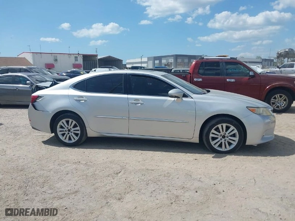 2013 Lexus ES 350 4dr Sdn with VIN JTHBK1GG6D2072051, listed as a IAAI auction lot 41968363 with 140,631 mi miles. Bid and sale history available at carsss.com. Image 13.