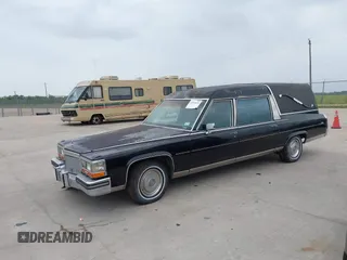 1989 Cadillac Brougham z VIN 1G6DW51Y6KR730868, wystawiony jako IAAI lot #42315431 z przebiegiem 90 027 mil mil oraz . Historia ofert i sprzedaży dostępna na DreamBid. Obrazek 2.