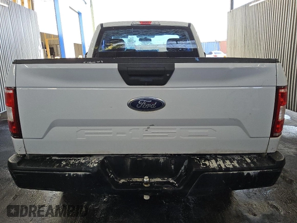 2018 Ford F-150 XL z VIN 1FTMF1EB2JFD61180, wystawiony jako Copart lot #60848285 z przebiegiem 152 990 mil mil oraz Czysty tytuł • Clean title. Historia ofert i sprzedaży dostępna na DreamBid. Obrazek 6.