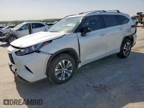 2021 Toyota Highlander XLE with VIN 5TDGZRAH6MS051275, listed as a Copart auction lot 57674685 with 72,302 mi miles and Salvage title. Bid and sale history available at DreamBid. Image 1.