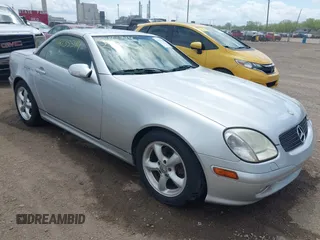 2002 Mercedes-Benz SLK 320 z VIN WDBKK65F82F254735, wystawiony jako IAAI lot #42135544 z przebiegiem 110 886 mil mil oraz . Historia ofert i sprzedaży dostępna na DreamBid. Obrazek 6.