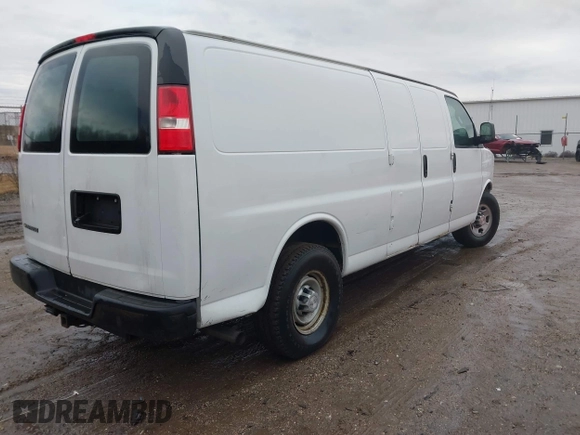 2017 Chevrolet Express Cargo Van with VIN 1GCZGHFG6H1292104, listed as a IAAI auction lot 41662902 with 272,436 mi miles. Bid and sale history available at carsss.com. Image 4.