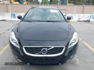 2013 Volvo C70 T5 with VIN YV1672MC3DJ142956, listed as a IAAI auction lot 42819801 with 80,913 mi miles and . Bid and sale history available at DreamBid. Image 12.