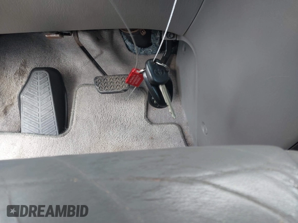 2008 Toyota Sienna XLE with VIN 5TDZK22C58S153213, listed as a IAAI auction lot 41430139 with 116,011 mi miles. Bid and sale history available at carsss.com. Image 11.
