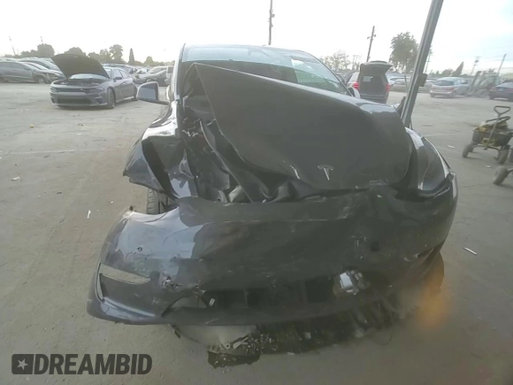2025 Tesla Model Y Long Range with VIN 7SAYGDED8SF218700, listed as a Copart auction lot 84720474 with 1,832 mi miles and Salvage Title. Bid and sale history available at DreamBid. Image 10.