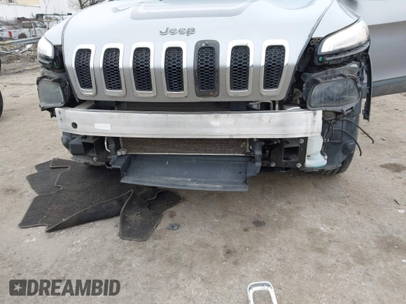 2017 Jeep Cherokee Limited with VIN 1C4PJMDS4HW597175, listed as a IAAI auction lot 41525358 with 87,227 mi miles. Bid and sale history available at carsss.com. Image 6.