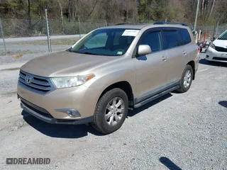 2013 Toyota Highlander with VIN 5TDBK3EH6DS213766, listed as a IAAI auction lot 41887582 with 140,973 mi miles. Bid and sale history available at carsss.com. Image 18.