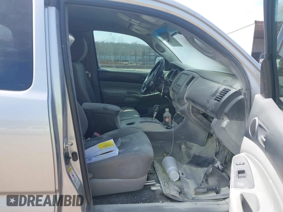 2014 Toyota Tacoma with VIN 5TFUU4ENXEX095733, listed as a IAAI auction lot 41698831 with Not Provided miles. Bid and sale history available at carsss.com. Image 5.