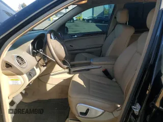 2008 Mercedes-Benz M 550 z VIN 4JGBB72E98A408602, wystawiony jako Copart lot #53737675 z przebiegiem 209 796 mil mil oraz Szkoda całkowita • Salvage title. Historia ofert i sprzedaży dostępna na DreamBid. Obrazek 7.